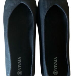Vivaia Women's Margot Walker Black square toe V cut flats